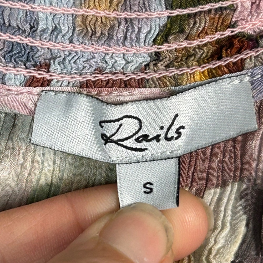 Rails Floral Top Small Paris Painted Floral V-Neck Crinkle Ruffle Sleeve - Picture 6 of 8